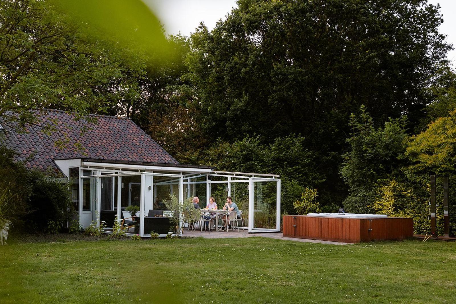 Bungalow met jacuzzi en grote tuin Domburg Buitenkant foto