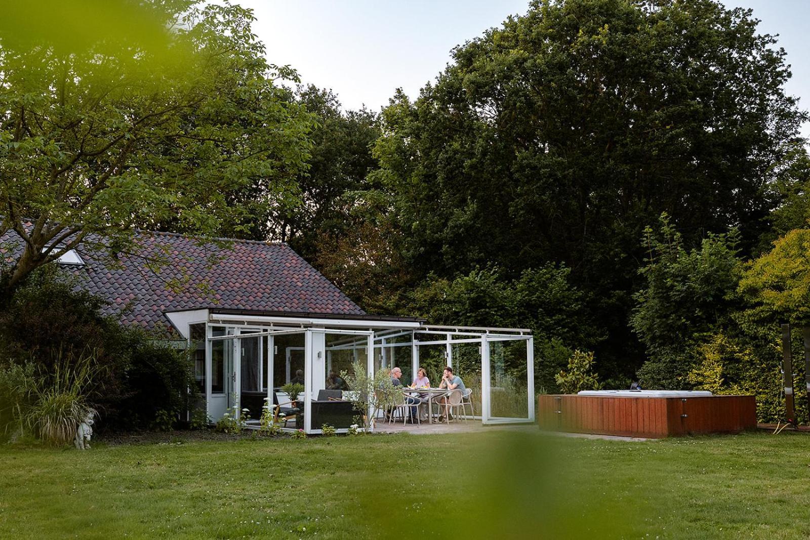 Bungalow met jacuzzi en grote tuin Domburg Buitenkant foto